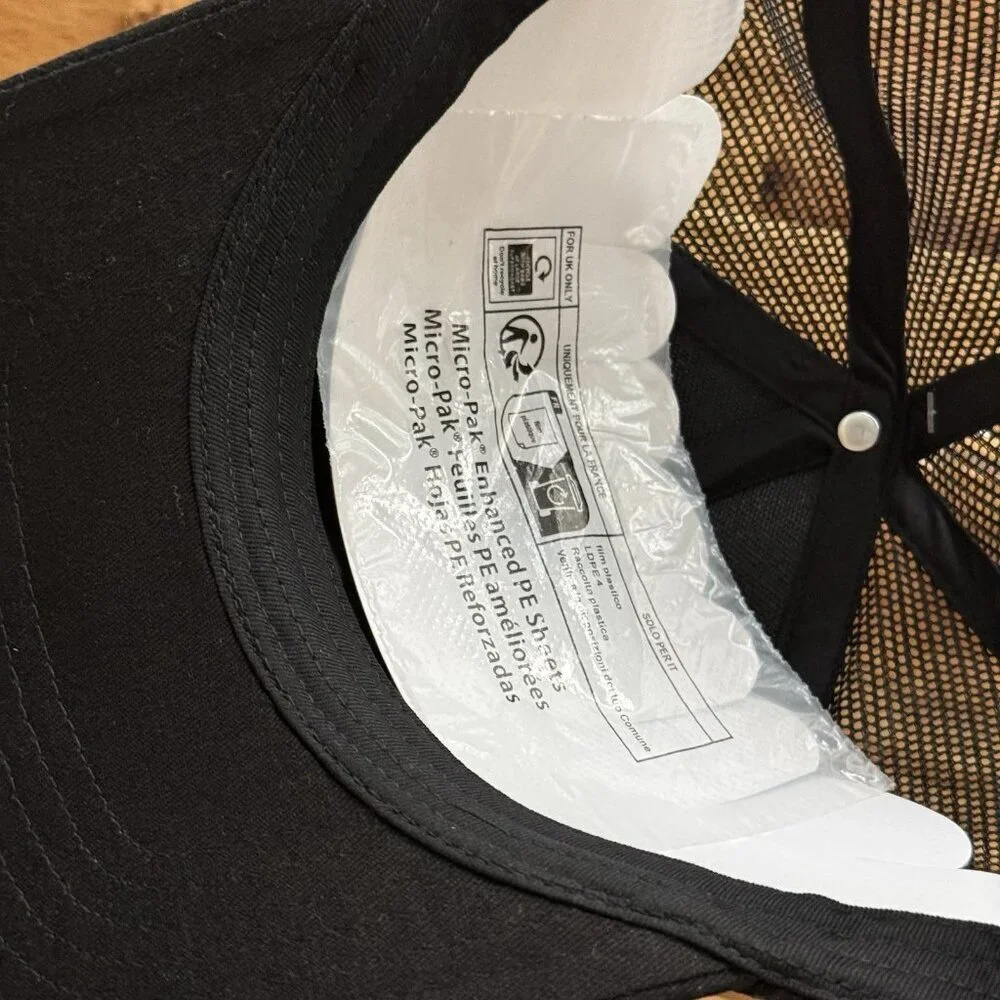LEVI’S Trucker Hat Black Mesh Mens ONE SIZE adjustable Desert Buffalo casual NWT